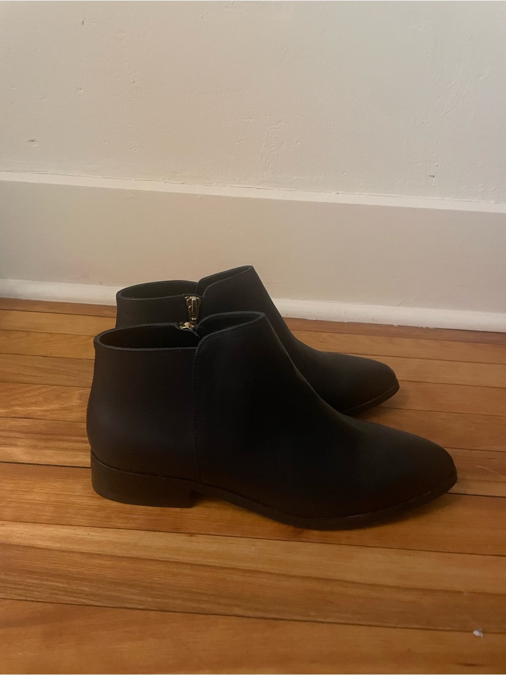 Nisolo Black Leather Ankle Booties with Side Zip